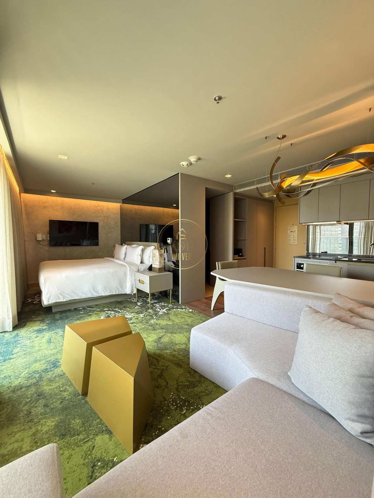 Apartamento com 53,75 m² no Pool do W Residences com vista Funchal - ADIP Imóveis