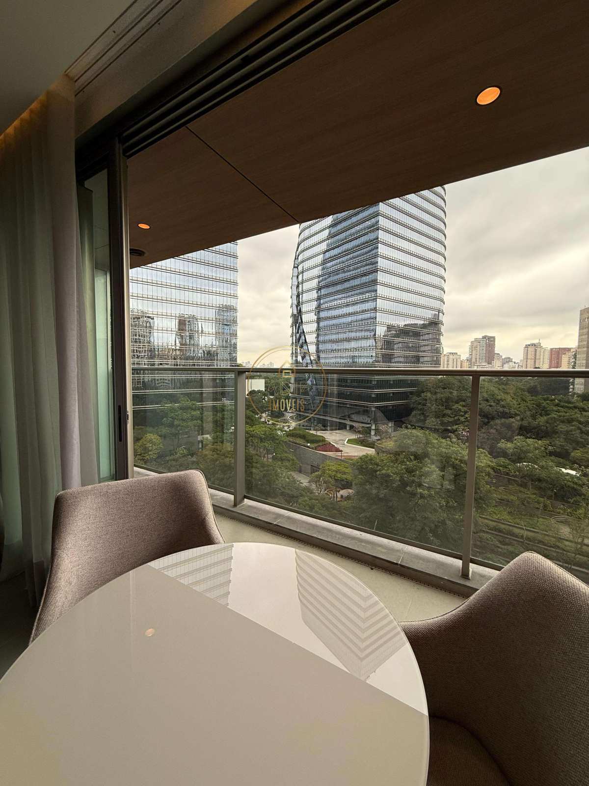 Apartamento com 53,75 m² no W Residences com vista Funchal - ADIP Imóveis